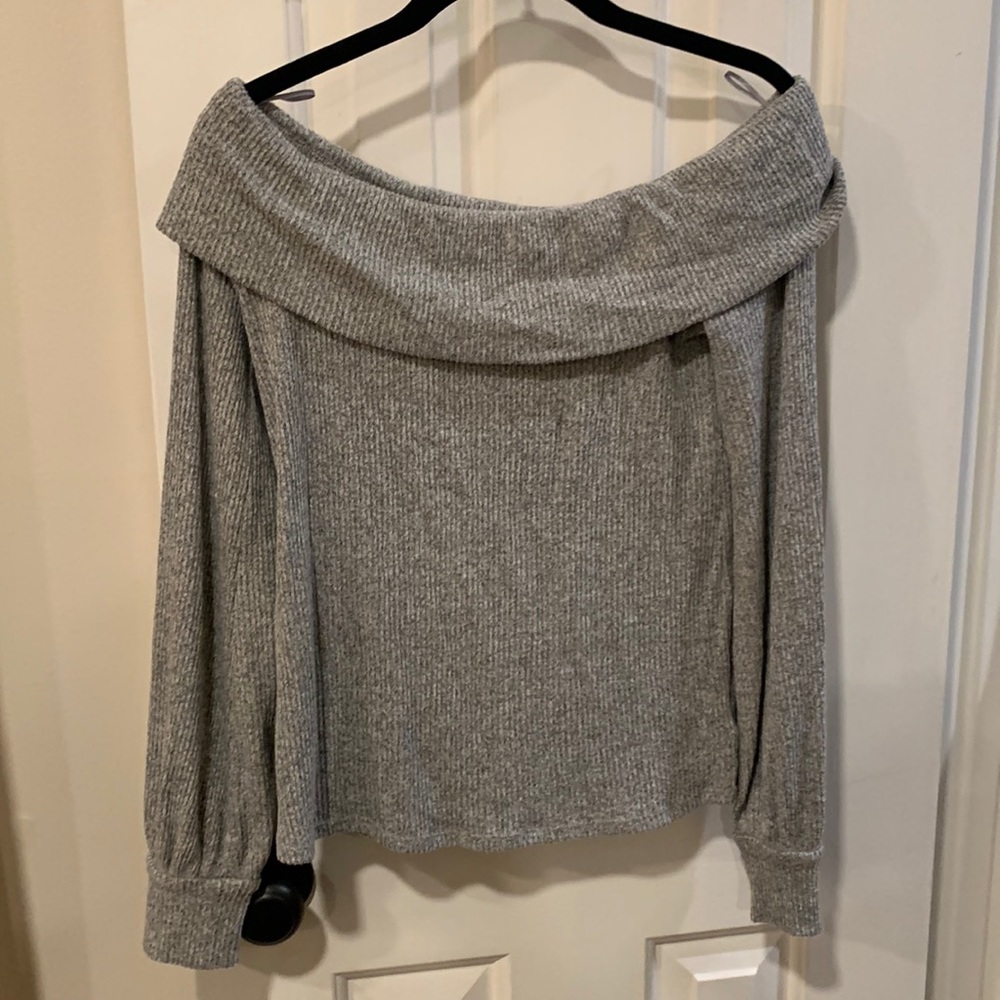 Off the shoulder cuffed longsleeve